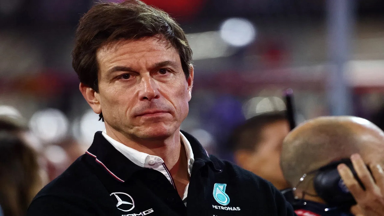 Toto Wolff critica propuesta de reducir despliegue híbrido en la F1 2026