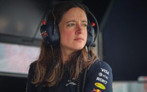 Golpe silencioso en Red Bull: crece el rumor que acerca a Hannah Schmitz a Ferrari Rumor en F1 Hannah Schmitz aparece vinculada a Ferrari en medio de la crisis de Red Bull