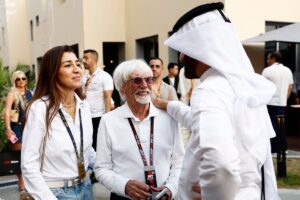¿Vuelven los motores V8 a la F1? El histórico cambio que une a Bernie Ecclestone y Max Verstappen El exjefe de F1, Bernie Ecclestone, respalda el impulso a los motores V8
