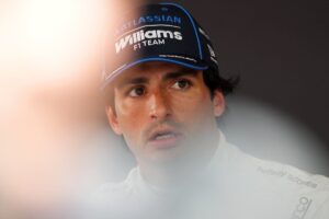 "¿Cómo pudimos aceptar esto?": Carlos Sainz estalló por el grave problema que arruinó a los F1 en Spa Carlos Sainz cuestiona el apoyo de la F1 a las reglas de 2026 después de las primeras simulaciones: "¿Cómo podemos siquiera aceptar eso?"