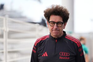 "Juegan con el sistema": Binotto estalla y exige cambios urgentes a la FIA por la polémica de los motores Mattia Binotto de Audi pide repensar la F1 ADUO en medio de temores de explotación